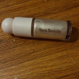Rare Beauty Luminous Highlighter in enlighten